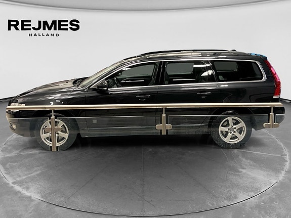 Volvo V70 3 of 5