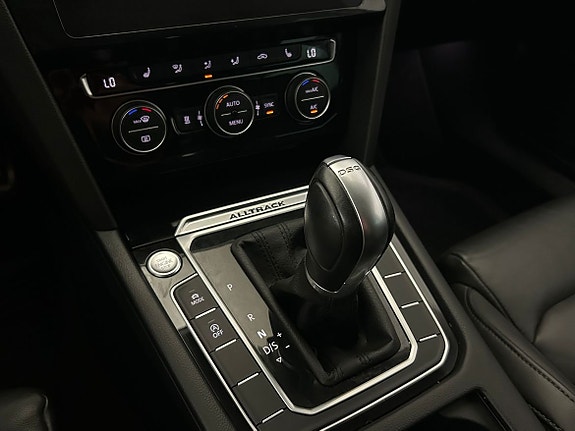 Volkswagen Passat Alltrack 21 of 23