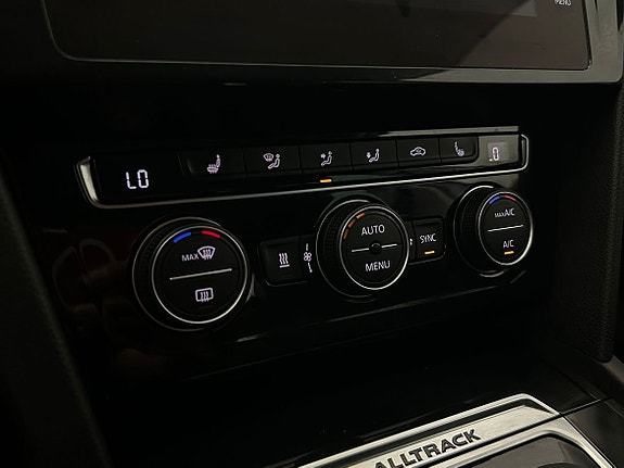 Volkswagen Passat Alltrack 20 of 23