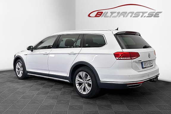 Volkswagen Passat Alltrack 3 of 5