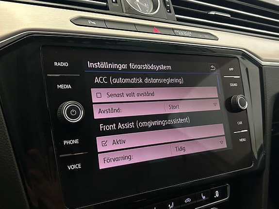 Volkswagen Passat Alltrack 19 of 23