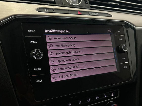 Volkswagen Passat Alltrack 18 of 23