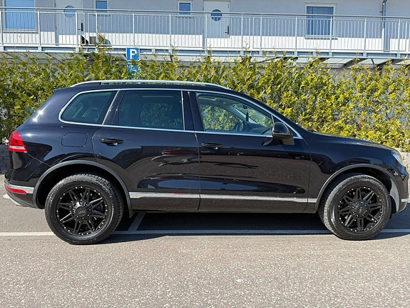 Volkswagen Touareg 3 of 5