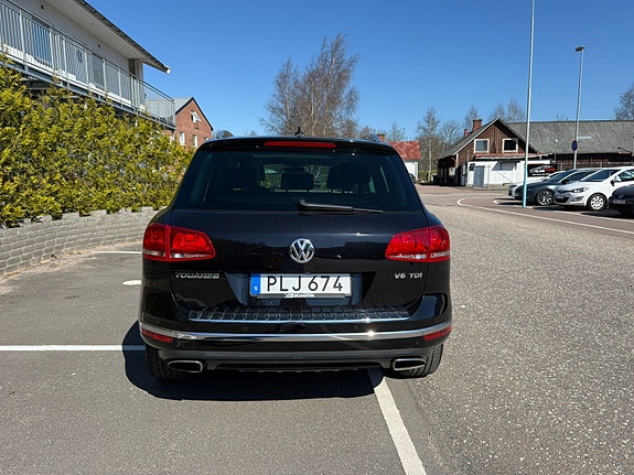 Volkswagen Touareg 4 of 5