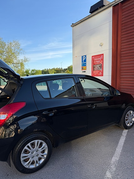 Hyundai i20 2 of 5