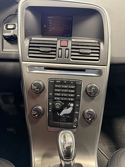Volvo XC60 15 of 25
