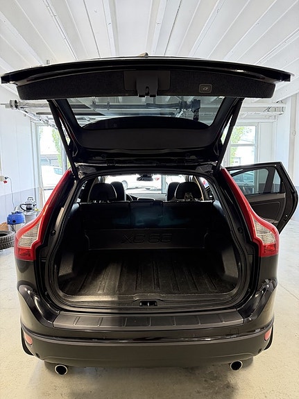 Volvo XC60 10 of 25