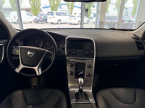 Volvo XC60 13 of 25