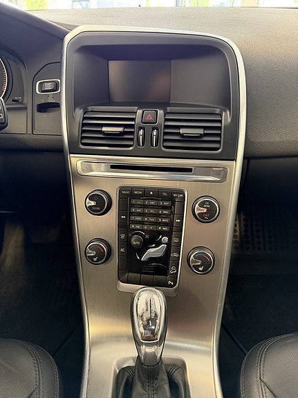 Volvo XC60 16 of 25
