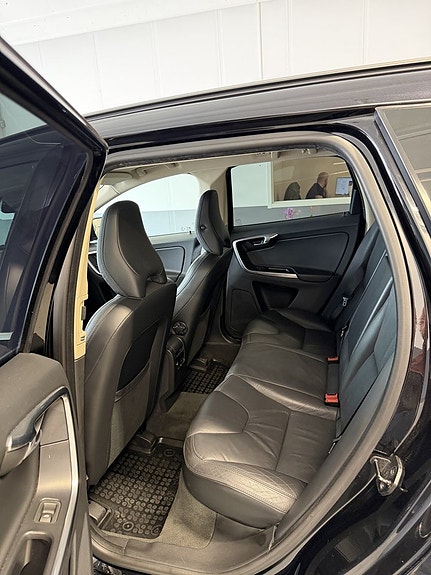 Volvo XC60 21 of 25