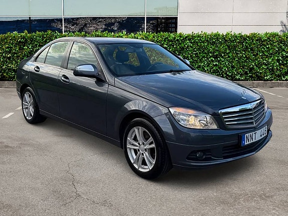 Mercedes-Benz C200 2 of 5