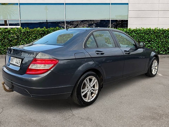 Mercedes-Benz C200 3 of 5