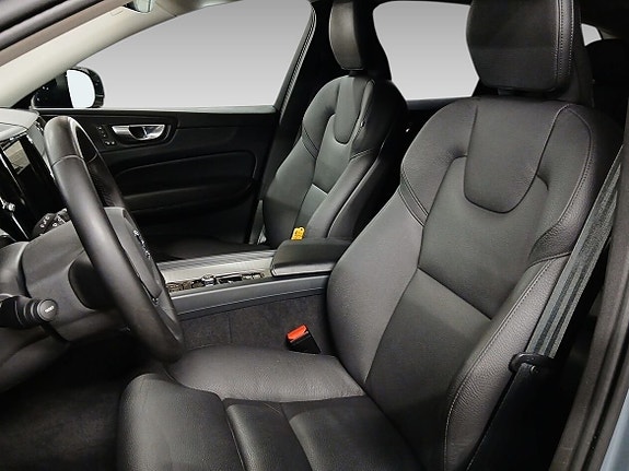 Volvo XC60 8 of 13