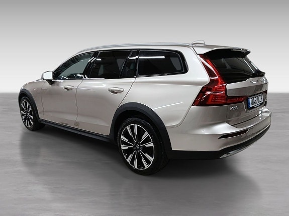 Volvo V60 Cross Country 3 of 5