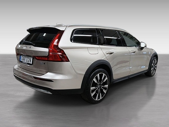 Volvo V60 Cross Country 4 of 5