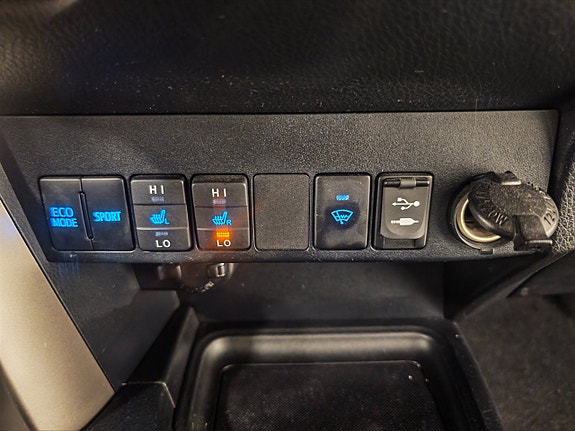 Toyota RAV4 11 of 17