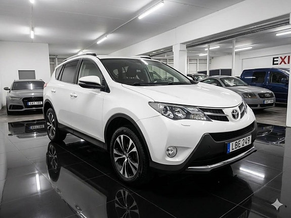 Toyota RAV4 2 of 17