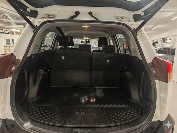 Toyota RAV4 10 of 17