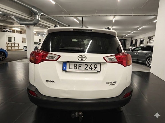 Toyota RAV4 6 of 17