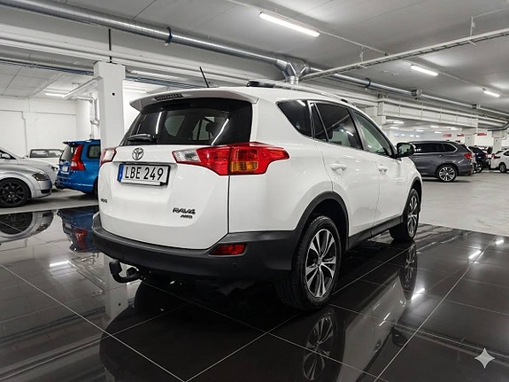 Toyota RAV4 3 of 17