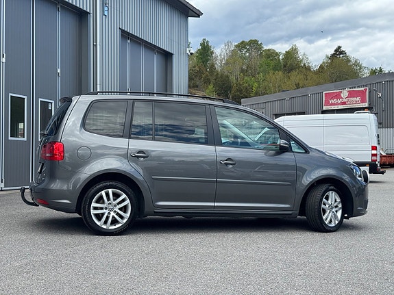 Volkswagen Touran 3 of 5