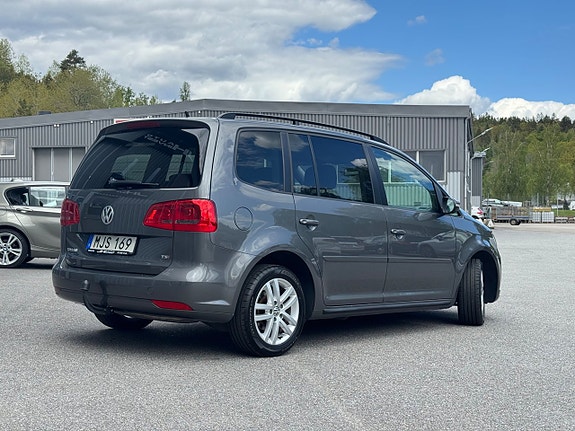 Volkswagen Touran 4 of 5