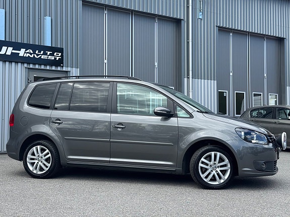 Volkswagen Touran 2 of 5