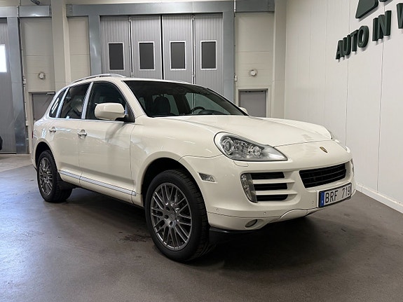 Porsche Cayenne 15 of 17