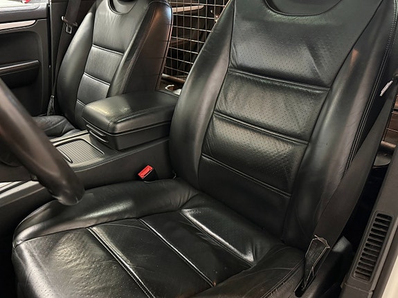 Porsche Cayenne 7 of 17