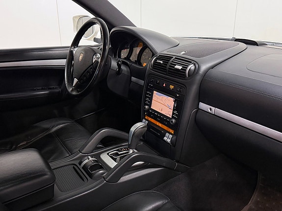 Porsche Cayenne 6 of 17