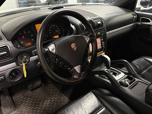 Porsche Cayenne 5 of 5