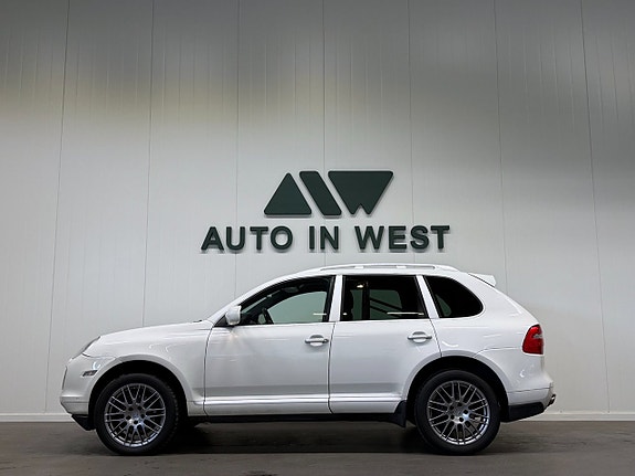 Porsche Cayenne 3 of 5