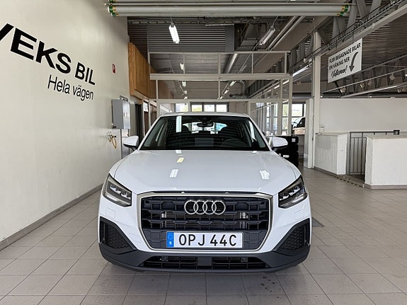 Audi Q2 2 of 5