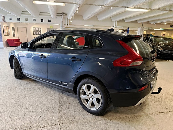 Volvo V40 Cross Country 3 of 5
