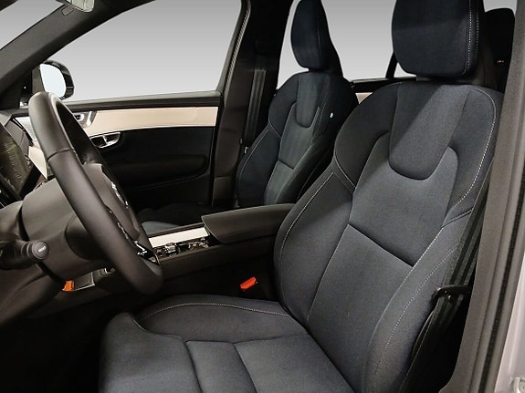 Volvo XC90 10 of 15