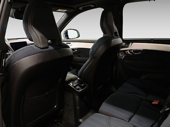 Volvo XC90 11 of 15