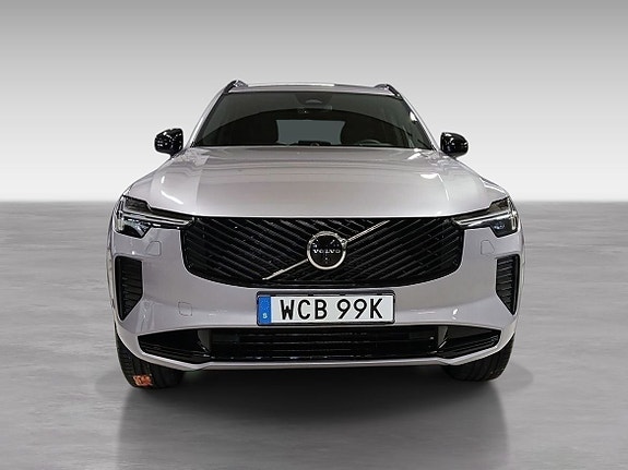 Volvo XC90 8 of 15