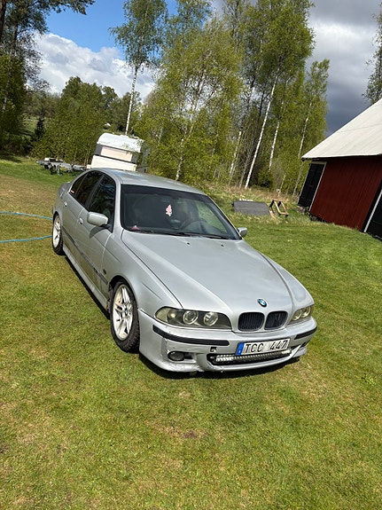BMW 525i 2 of 10