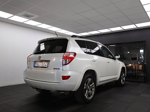 Toyota RAV4 6 of 27