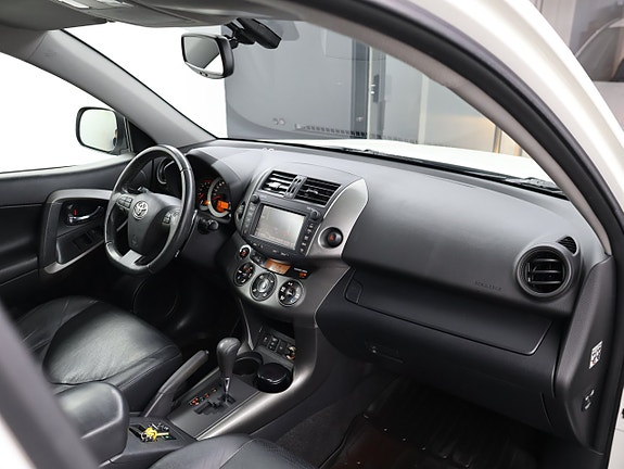Toyota RAV4 24 of 27