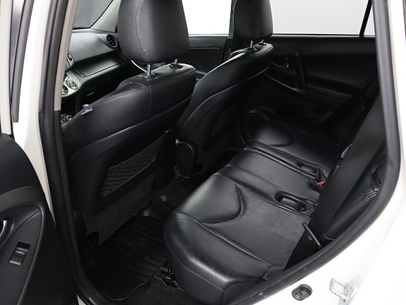 Toyota RAV4 22 of 27