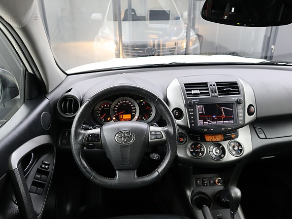 Toyota RAV4 21 of 27