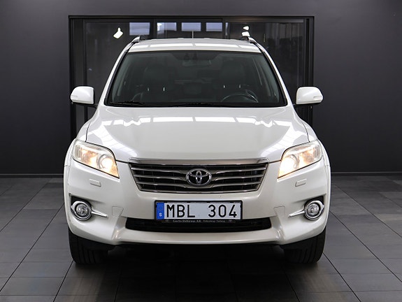 Toyota RAV4 4 of 5