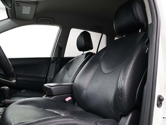 Toyota RAV4 14 of 27