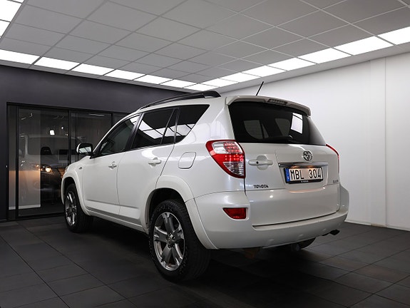 Toyota RAV4 11 of 27