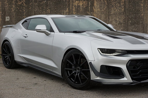 Chevrolet Camaro SS 2 of 5