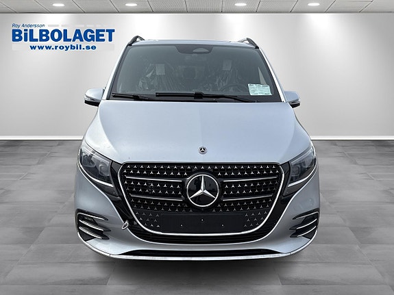 Mercedes-Benz V300 d 2 of 5