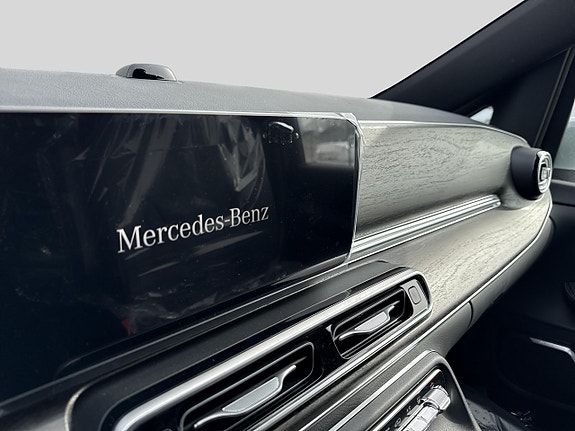 Mercedes-Benz V300 d 7 of 9
