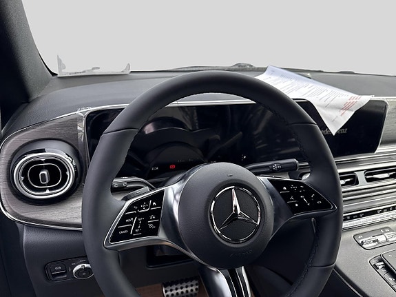 Mercedes-Benz V300 d 5 of 5
