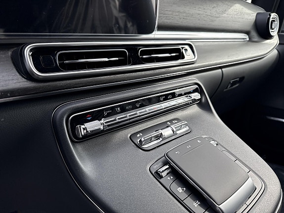 Mercedes-Benz V300 d 8 of 9